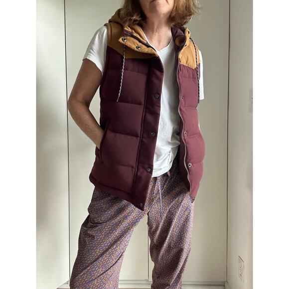 Patagonia Burgundy and Tan Puffer Vest - Picture 10 of 10